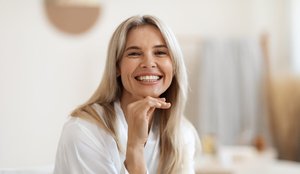 Alguns truques e procedimentos estéticos podem ser perigosos (Imagem: Prostock-studio | Shutterstock)