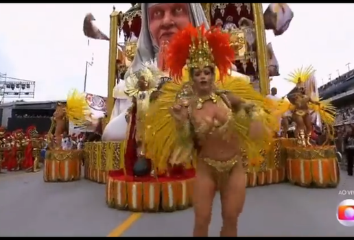 Ana Paula Minerato, musa da Gaviões, menstrua durante desfile