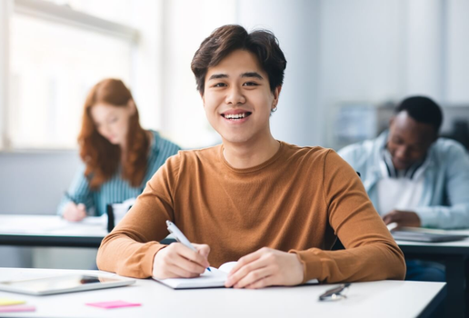 Saber como estudar pode te ajudar a ir bem em física no Enem (Imagem: Prostock-studio | Shutterstock)