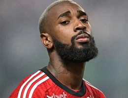 Filha de Gerson sofre ataques apos rumores de saida do Flamengo