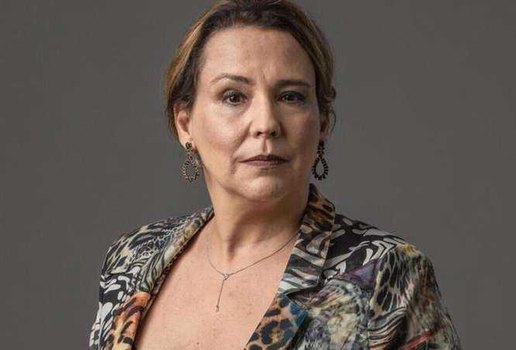 Ana Beatriz Nogueira está no ar na novela das 21h, "Um Lugar ao Sol"