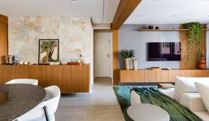 O móvel traz elegância e praticidade para o ambiente (Projeto: Daniela Funari Arquitetura | Imagem: Julia Novoa Fotografia)
