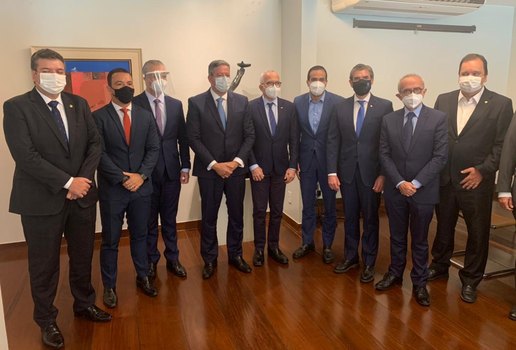 Prefeito de João Pessoa se reúne com presidente da Câmara Federal e ministros