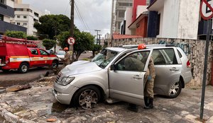 Acidente ocorreu por volta das 5h.