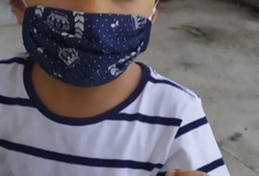 Justiça determina que menores de 12 anos usem máscaras em locais fechados