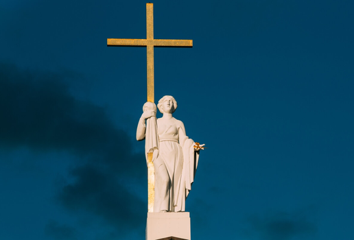 Orações à Santa Helena podem ser feitas para pedir ajuda (Imagem: George Trumpeter | Shutterstock)