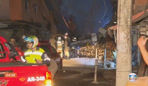 Corpo de Bombeiros busca moradores entre escombros, no Rio de Janeiro