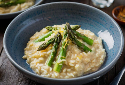 Risoto com aspargo (Imagem: Food magic | Shutterstock)