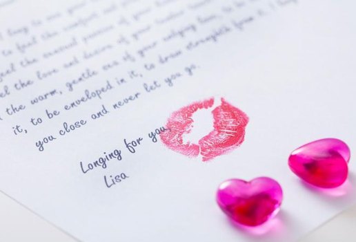 214477 675x450 close up of love letter