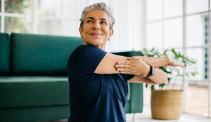 Os exercícios de mobilidade melhoram a qualidade de vida (Imagem: JLco Julia Amaral | Shutterstock)