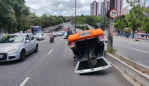 Motorista perdeu o controle da diração, na Avenida Dom Pedro II.