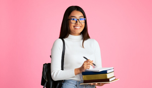 Estudar os temas recorrentes pode ajudar a garantir uma boa nota (Imagem: fizkes | Shutterstock)