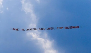Avião é usado em protesto contra Bolsonaro em Nova York; veja
