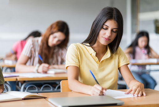 Os simulados são uma etapa fundamental na preparação para o vestibular (Imagem: EF Stock | Shutterstock)