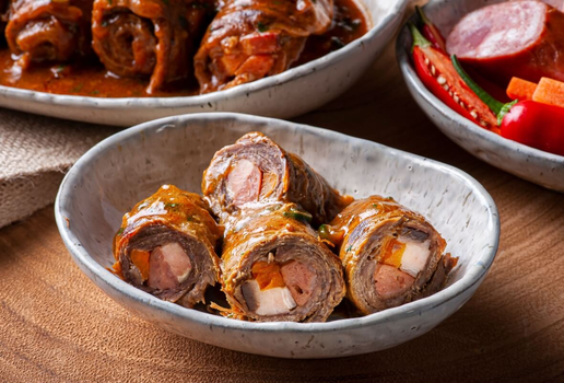 Bife à rolê ao molho de tomate (Imagem: flanovais | Shutterstock)