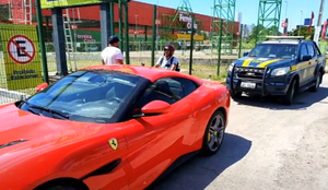 Ferrari apreedida pagamento licenciamento atrasado