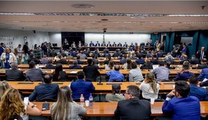Mais de 100 prefeitos se reúnem com a bancada federal paraibana em Brasília (DF)