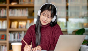 A redação é uma das etapas mais importantes da prova do Enem (Imagem: BongkarnGraphic | Shutterstock)