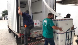 Paraíba recebe primeira metade das 168.730 doses de vacina contra Covid-19