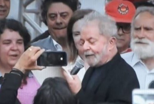 Lula ao sair da prisao em curitiba