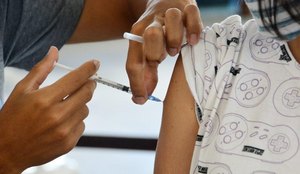 As vacinas estão disponíveis em diversos pontos da capital paraibana.