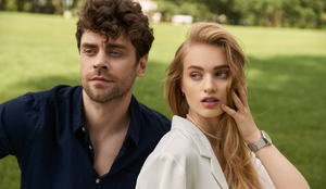 O penteado complementa o visual do festival (Imagem: LightField Studios | Shutterstock)