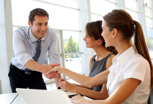 Estratégias são essenciais para conquistar e fidelizar clientes, visando ao crescimento das vendas do negócio (Imagem: ESB Professional | Shutterstock)