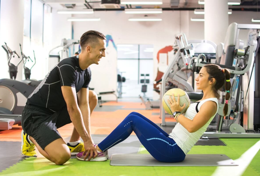 A prática de atividade física é uma importante aliada contra a gordura abdominal (Imagem: Bojan Milinkov | Shutterstock)