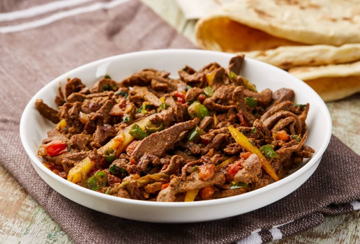 Refogado de fígado com legumes (Imagem: Food Shop | Shutterstock)