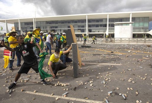 Golpistas depredaram prédios dos Três Poderes