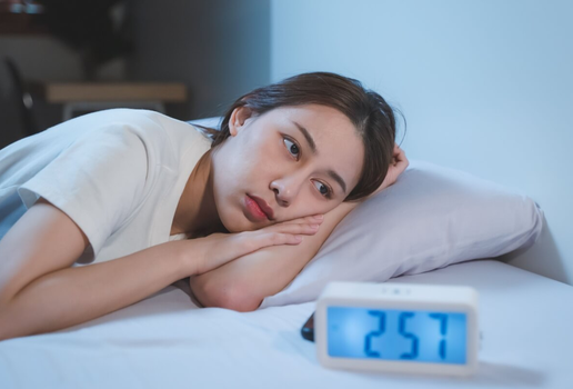 Certos hábitos podem prejudicar a qualidade do sono, afetando a saúde (Imagem: Pormezz | Shutterstock)