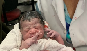 Em meio à tragédia, bebê nasce em ponto de apoio em Petrópolis