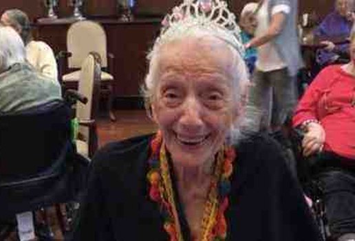 Sobrevivente de cancer idosa de 102 anos vence a Covid 19 duas vezes