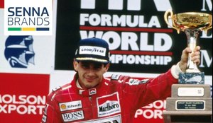 Ayrton Senna comemorando a vitória no GP do Canadá, em 10 de junho de 1990