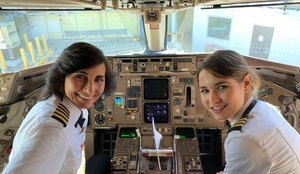Mae e filha piloto e co piloto de aviao fazem sucesso foto viraliza