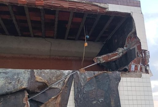 Caixa d'água rompe e alaga apartamentos em João Pessoa