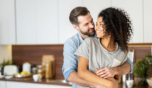 As simpatias são capazes de direcionar nossas intenções e desejos para o amor (Imagem: Face Stock | Shutterstock)