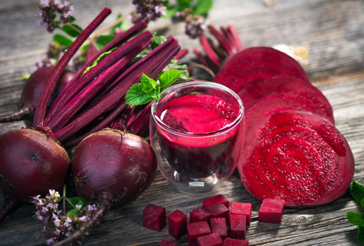 A beterraba é rica em nutrientes essenciais para o organismo e oferece diversos benefícios para a saúde (Imagem: Nungning20 | Shutterstock)