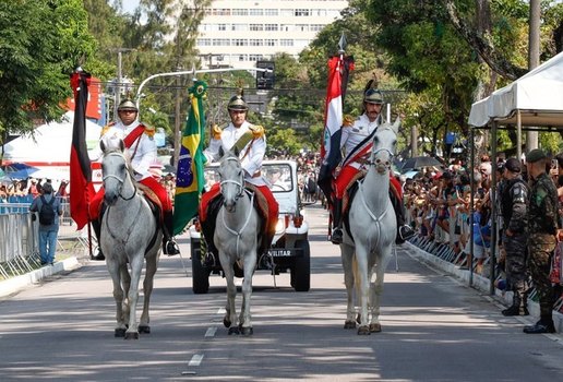 Joao Azevedo acompanha desfile de 7 de Setembro em Joao Pessoa e destaca celebracao de liberdade e soberania do povo brasileiro Secom PB 02