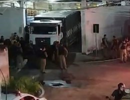 PM cerca galpao assaltado em guarabira