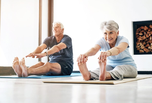 O pilates é ideal para quem deseja envelhecer com autonomia (Imagem: PeopleImages.com - Yuri A | Shutterstock)