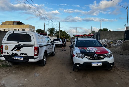 Várias equipes das polícias Civil e Militar foram acionadas