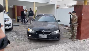 Carros de luxo foram apreendidos no bairro de Camboinha, em Cabedelo