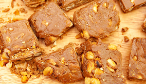 Pé-de-moleque com chocolate (Imagem: Sergio Yoneda | Shutterstock)