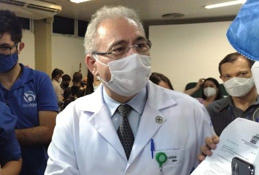 Marcelo Queiroga durante visita ao Hospital Universitário, em João Pessoa
