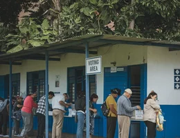 Pessoas votando internacional