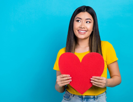 Simpatias são aliadas de quem busca um novo amor (Imagem: Roman Samborskyi | Shutterstock)