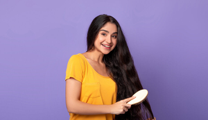 Cuidar do cabelo corretamente ajuda a mantê-lo saudável (Imagem: Prostock-studio | Shutterstock)