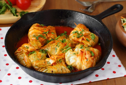 Charuto de repolho com carne moída (Imagem: Elena Veselova | Shutterstock)