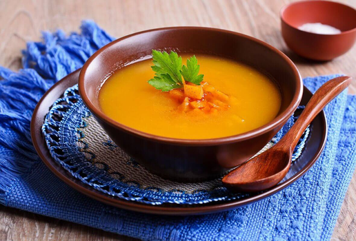 Caldo de cenoura (Imagem: Veronika Idiyat | Shutterstock)